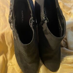 X-appeal Women’s Low Cut Heeled Suede Ankle Boot